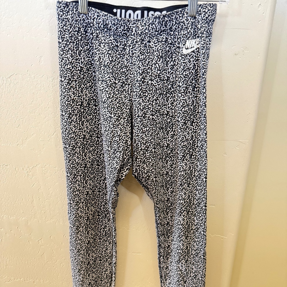 Nike Graphic Print Leggings - Size Medium